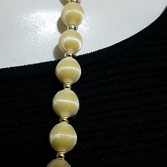 Vintsgr Cream Silk Bead Necklace - Picture 3 of 3
